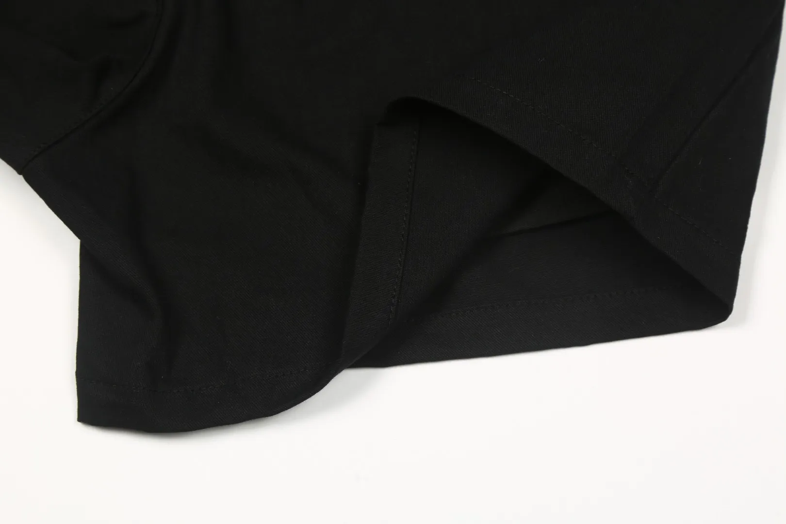 P146 White background picture [popular in summer] Style number: 25051# Color: black/navy blue/khaki/off-white/matte pink Size: S to 100% restoration of workmanship, fake placket design with front waves, double stitched lines covering the independent waistband, 0.6 thread pressure for the whole garment ✅ - RL/women's classic drawstring cotton shorts, super long and wide-leg style, the upper body does not stick to the legs, breathable and cool, drawstring elastic waist, easy to wear and match, all shirts and short-sleeved suits are good-looking. If you like the lazy style, you must buy the refreshing commuting OOTD, practical and full, a must-have item for the summer wardrobe, clean and refreshing